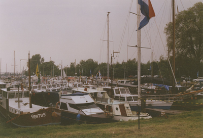 910007 Reunie van de Belgische toervaart in de jachthaven te Sas van Gent