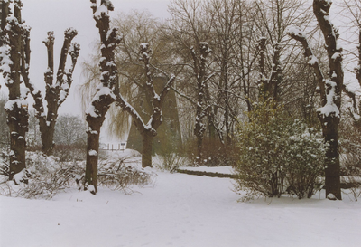 940042 Sneeuwlandschap bij de Molenberg aan de Westdam te Sas van Gent