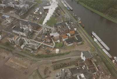940204 Gezicht op de fabriek van Cerestar aan de Westkade te Sas van Gent vanuit de lucht