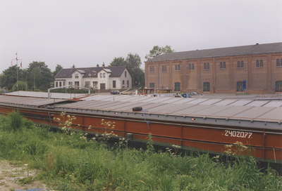940251 Sloop van de fabriek van de Suiker Unie aan de Westkade te Sas van Gent
