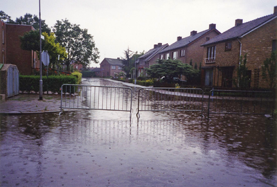 960175 Wateroverlast in de wijk St. Albert te Sas van Gent na hevige regenval