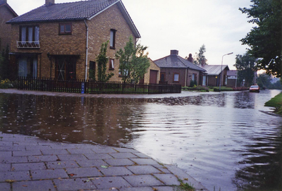 960180 Wateroverlast in de wijk St. Albert te Sas van Gent na hevige regenval