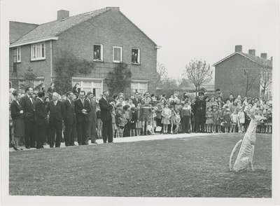 1480 Opening van de openbare kleuterschool Roodkapje aan de Evertsenstraat te Axel
