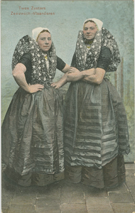 1576 Twee Zusters Zeeuwsch-Vlaanderen. Twee vrouwen in Axelse dracht