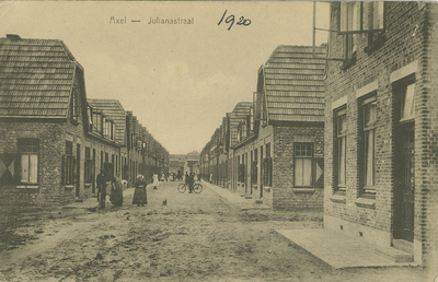 179 Axel - Julianastraat. De Julianastraat te Axel