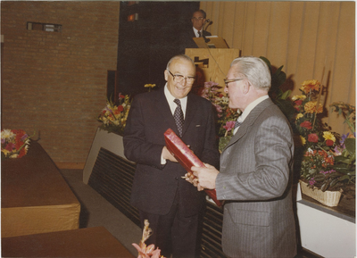 1961 Afscheid burgemeester A. de Kam in De Halle te Axel