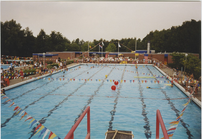 2106 Zwembad 't Plaatje aan de Sportlaan te Axel