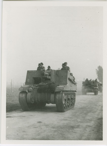 2243 Poolse tanks in de omgeving van de Liniedijk te Axel
