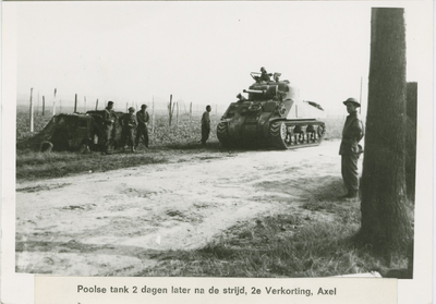 2268 Een Poolse tank op de Tweede Verkorting te Axel