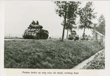 2271 Poolse tanks op weg naar de strijd, richting Axel