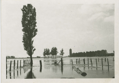 2297 Inundatie van Axel met op de achtergrond de watertoren