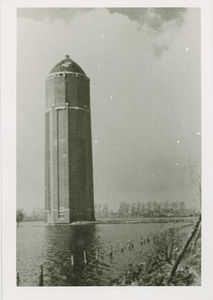 2313 Inundatie van Axel bij de watertoren aan de Kinderdijk