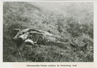 2388 Een gesneuvelde Poolse soldaat bij de Tweede Verkorting te Axel