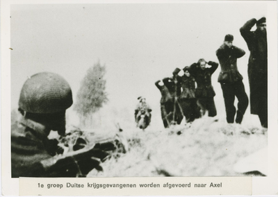 2395 1e groep Duitse krijgsgevangenen wordt afgevoerd naar Axel