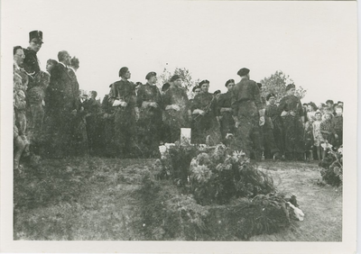 2518 Plechtigheid bij het Poolse Kruis aan de Hulsterseweg te Axel tijdens de bevrijdingsherdenking
