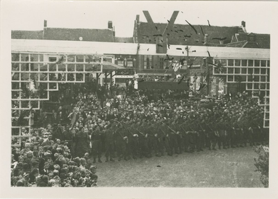 2582 Poolse militairen tijdens de plechtigheid op de Markt te Axel ter gelegenheid van de bevrijdingsherdenking