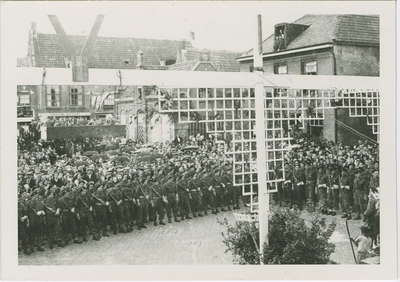 2583 Poolse militairen tijdens de plechtigheid op de Markt te Axel ter gelegenheid van de bevrijdingsherdenking