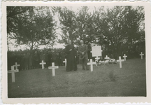 2620 Plechtigheid bij de Poolse graven op de algemene begraafplaats aan de Burchtlaan te Axel tijdens de ...