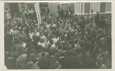 2711 Publiek in de Noordstraat te Axel tijdens de bevrijdingsherdenking