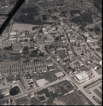 2917 Omgeving van de Oosterstraat te Axel vanuit de lucht. In het midden de Nederlandse Hervormde kerk