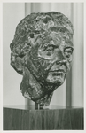 3141 Afbeelding in brons van het hoofd van Koningin Juliana in het stadhuis te Axel