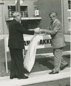 3154 Opening van verzorgingstehuis De Lange Akkers aan de Beukenlaan te Koewacht door gedeputeerde W. Don