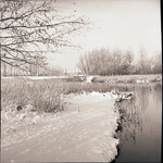 3384 Besneeuwde kreek langs de Kinderdijk te Axel