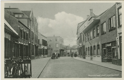 589 Axel Noordstraat met postkantoor. De Noordstraat te Axel met rechts het postkantoor