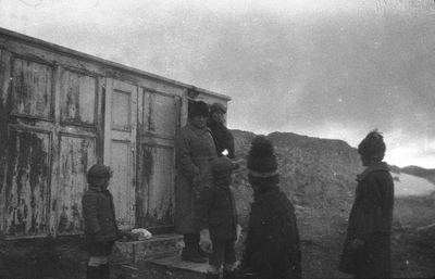 21.1-28 Vermoedelijk leden van de familie Kief, tijdens een trektocht op Spitsbergen