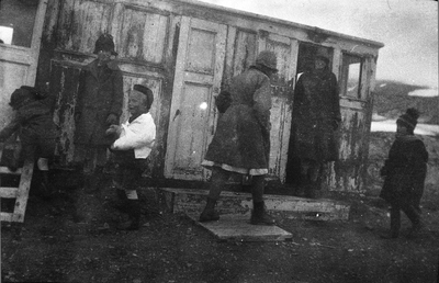 21.1-41 Vermoedelijk leden van de familie Kief, tijdens een trektocht op Spitsbergen