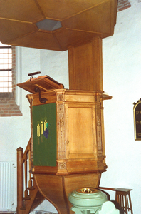 253 De preekstoel in de Nederlandse Hervormde kerk te Hoedekenskerke