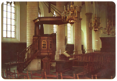 298 Ned. Hervormde Kerk Kapelle. Liturgisch centrum. Het interieur van de Nederlandse Hervormde kerk te Kapelle