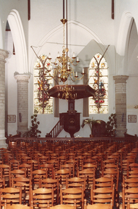 355 Het interieur van de Nederlandse Hervormde kerk te Kruiningen