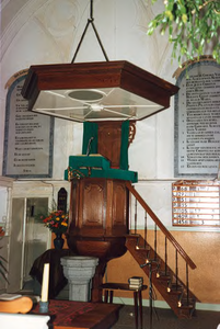 493 De preekstoel in de Nederlandse Hervormde kerk te Ovezande