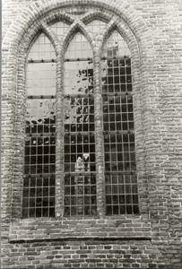 60 Een raam in de Nederlandse Hervormde kerk te Biervliet