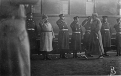 2-1 De Duitse keizer Wilhelm II op een treinstation in Vlaanderen