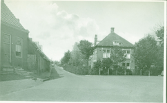 ARN-13 Arnemuiden, Dokterswoning en Molenweg. Dokterswoning aan het Stationsplein en de Molenweg te Arnemuiden