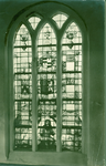 BIE-5 Biervliet, Interieur Ned. Herv. Kerk. Gebrandschilderd raam in de Nederlandse Hervormde kerk te Biervliet
