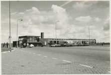 BRE-30 Breskens, Restaurant parkeerplaats prov. Boot. Restaurant en plein van de provinciale veerboot aan de Veerhaven ...