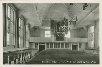 BRU-P-10 Bruinisse, Interieur N.H. Kerk met zicht op het Orgel. Interieur van de Nederlandse Hervormde kerk aan het ...