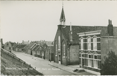 BRU-P-14 Bruinisse, Noorddijk met Geref. Kerk en Pastorie. De Gereformeerde kerk en pastorie aan de Noorddijk te Bruinisse
