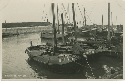 BRU-P-96 Bruinisse, Haven. De haven te Bruinisse met enkele vissersschepen waaronder de BRU73, BRU3, BRU41 en BRU19