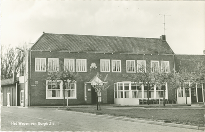 BUR-P-19 Het Wapen van Burgh Zld.. Hotel Het Wapen van Burgh aan de Burghsering te Burgh