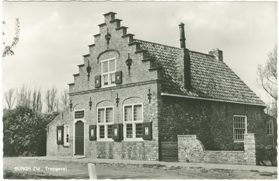 BUR-P-7 Burgh Zld., Trapgevel. Huis met trapgevel aan de Burghsering te Burgh (ook genaamd de Zwarte Hoek)