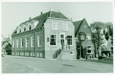 COL-54 Colijnsplaat, Voorstraat. Hoek Voorstraat-Havenstraat te Colijnsplaat