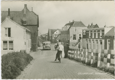COL-P-39 Colijnsplaat, Havenstraat. De Havenstraat te Colijnsplaat