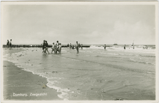 DBG-P-109 Domburg, Zeegezicht. Badgasten op het strand en in de zee bij Domburg