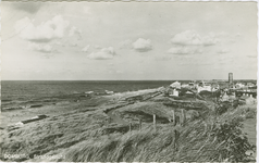 DBG-P-116 Domburg, Strandgezicht. Gezicht op Domburg en de zee vanaf de duinen