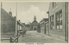 GEE-P-1 Dorpsgezicht - Geersdijk. De Schoolstraat met de voormalige Gereformeerde kerk te Geersdijk