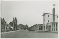 GOE-98 Goes, Anjelierstraat. De Anjelierstraat met de Ford-garage van De Dreu te Goes